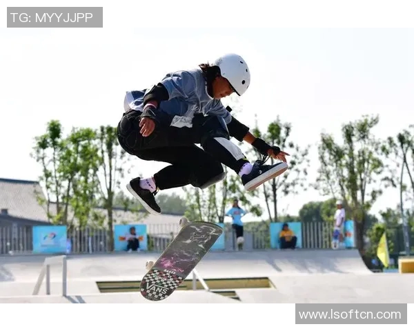 重庆滑板队的灵活性揭秘：滑板巨献带你领略极限运动的魅力与激情